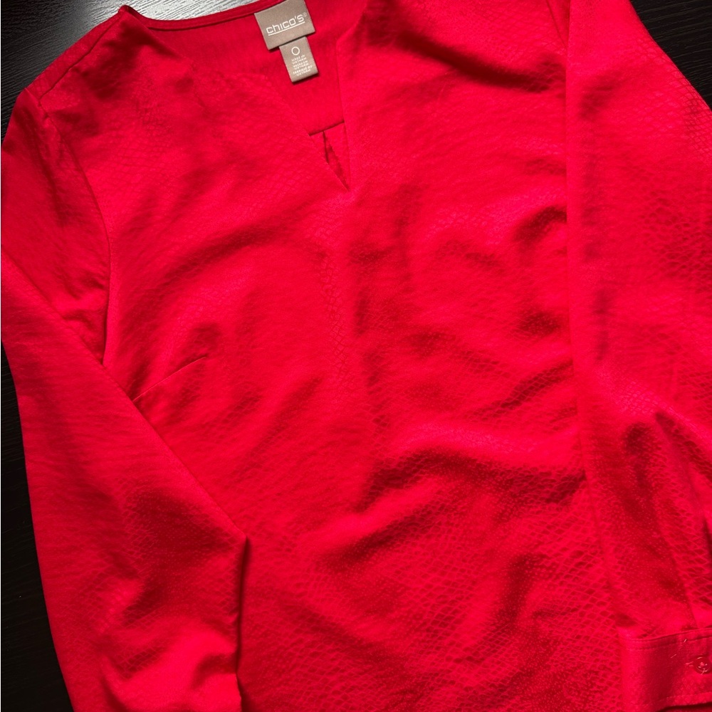 Chico’s Vibrant Red Textured Blouse Split V Neck Long Sleeve Top Size Small - Picture 7 of 8
